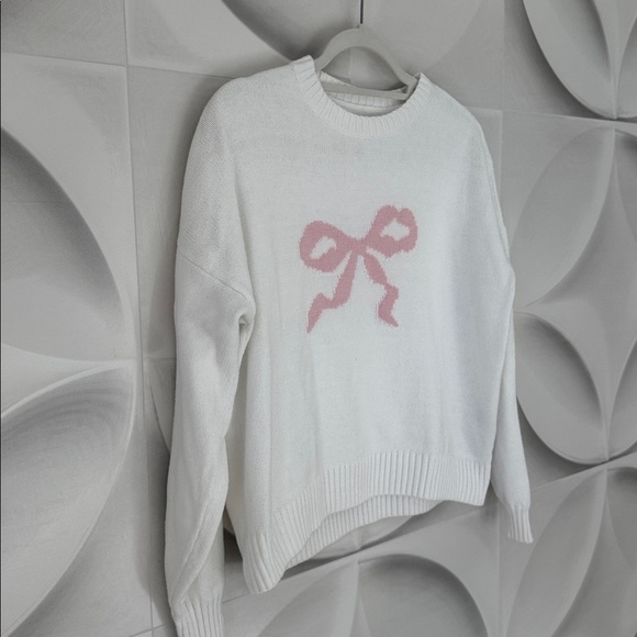 Hollister Women’s Bow Sweater! - Picture 5 of 7